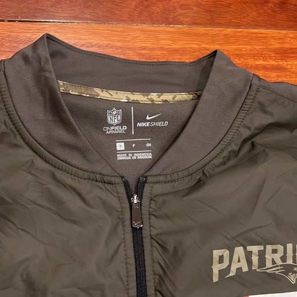 ⭐️ Nike Shield Salute to Service New England Patriots Half Zip Jacket Small - Picture 5 of 8